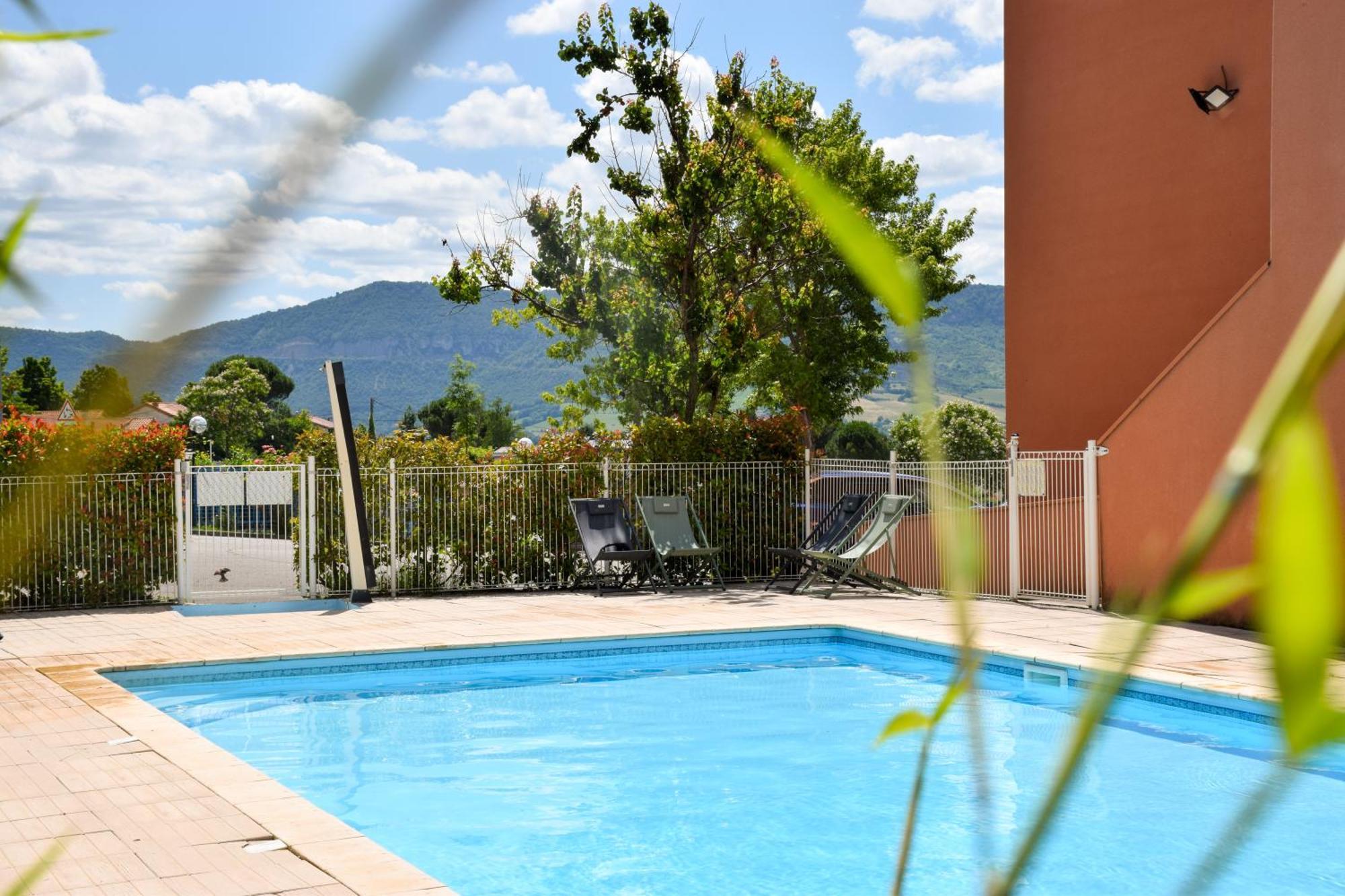 Ibis Budget Millau Viaduc Экстерьер фото