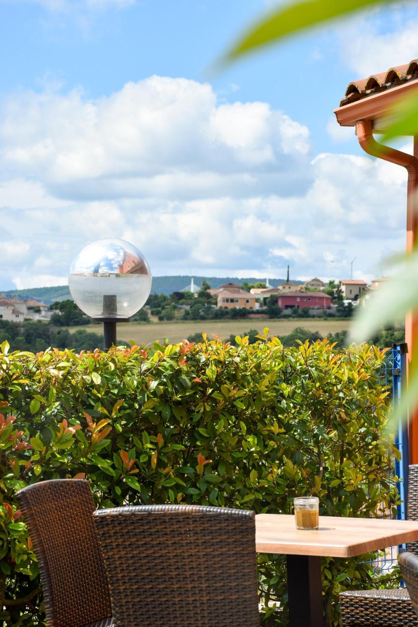 Ibis Budget Millau Viaduc Экстерьер фото